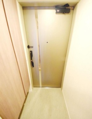 玄関　写真は同タイプ住居です。