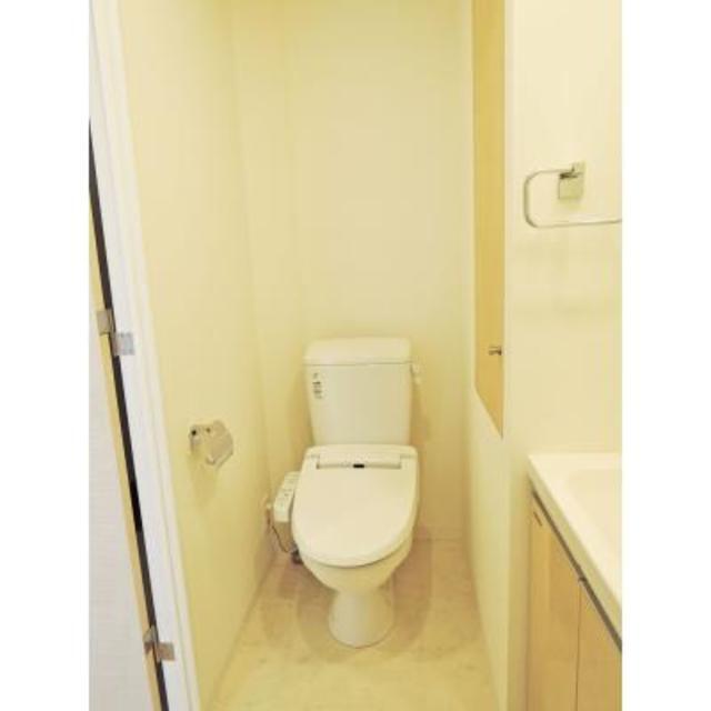 トイレ　※写真は同タイプ住戸です。