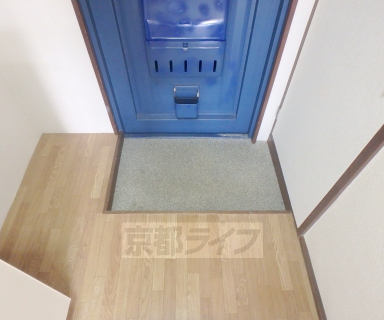 玄関　段差が低くて上がりやすい玄関です。