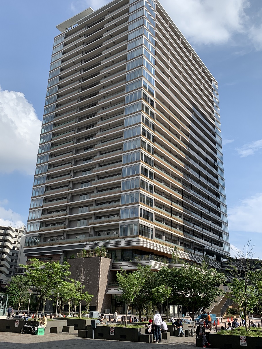 建物外観　ツインタワーの東棟