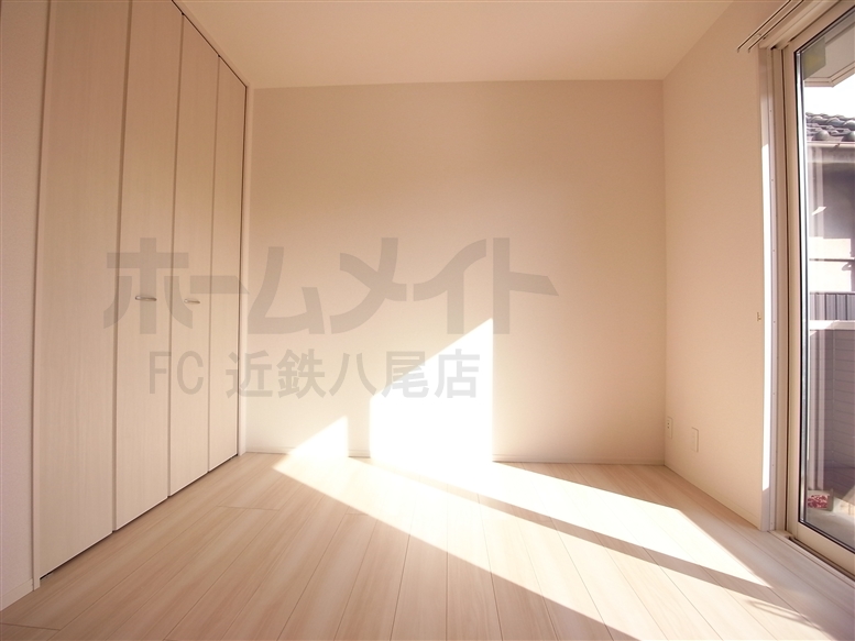 ラ・ポーズ イーストアヴェニューの居間写真