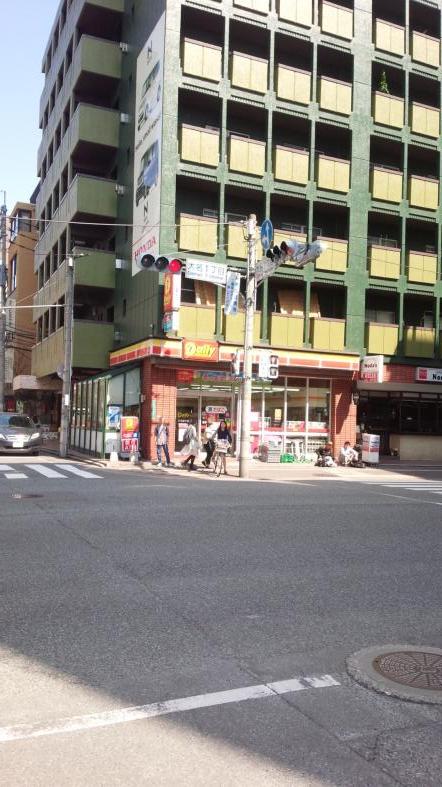 コンビニ　デイリーヤマザキ大名通り店（コンビニ）まで94m