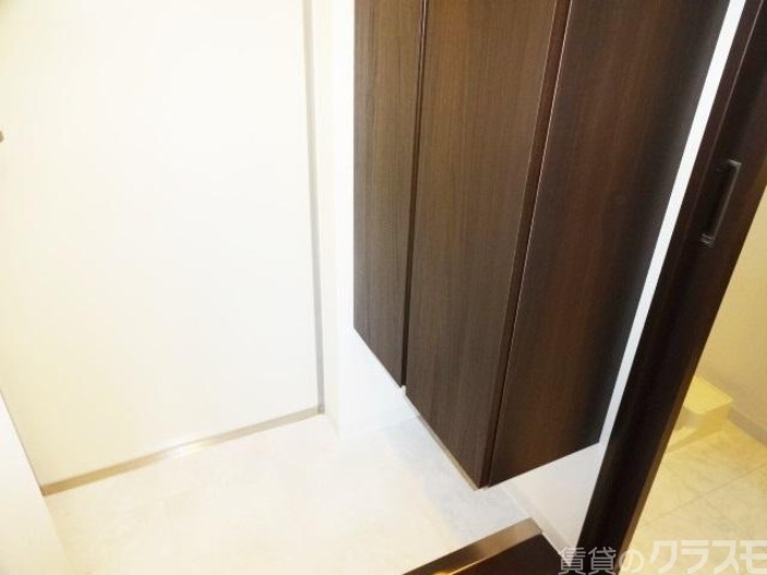 玄関　玄関はシンプルです。