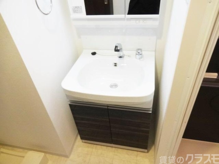 洗面設備　清潔感いっぱいです。