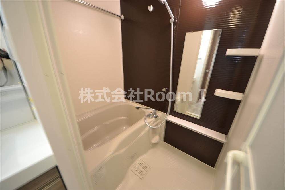 バス・シャワールーム　コンパクトで使いやすいお風呂です