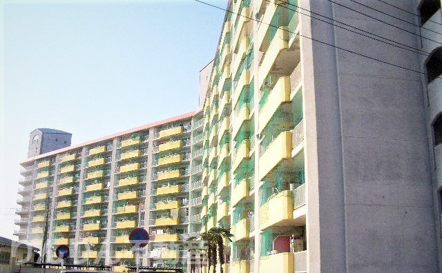 徳島サンハイツの建物外観