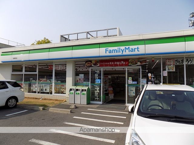 コンビニ　ファミリーマート（コンビニ）まで655m