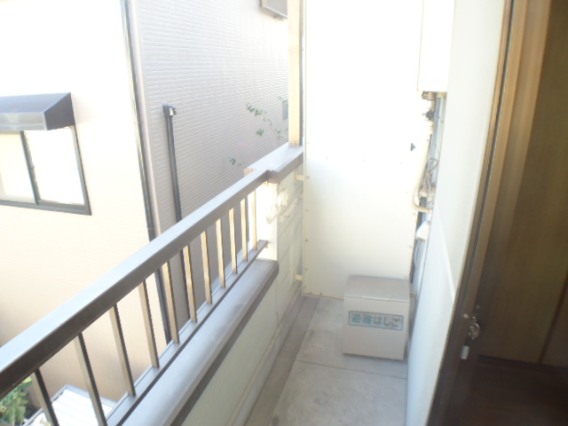 バルコニー　バルコニーは十分なサイズですね。