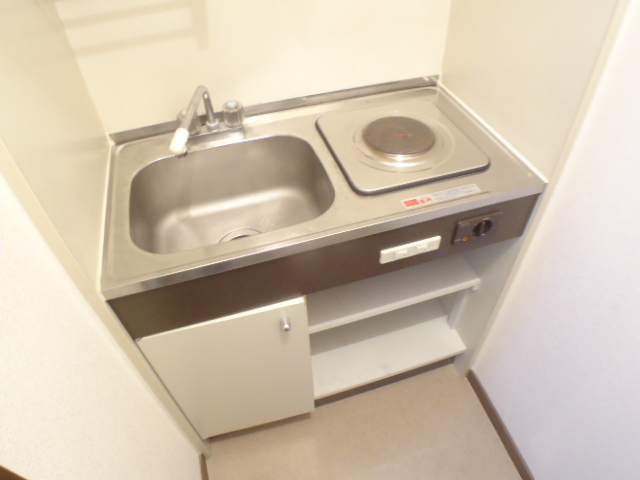 キッチン　キッチンは安全な電気コンロです。