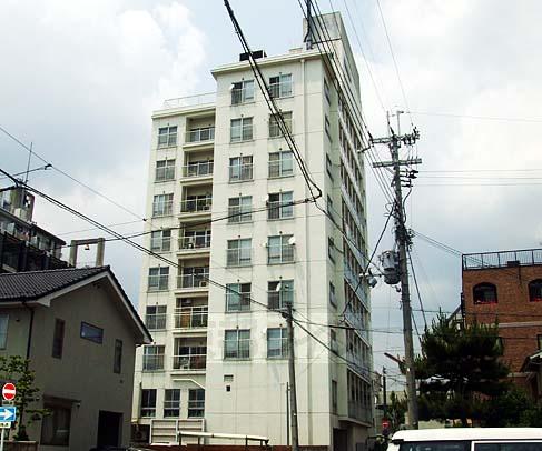 京都市左京区下鴨東本町のマンションの建物外観