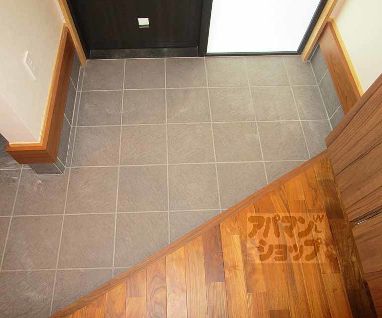 玄関　IV号室の写真です。