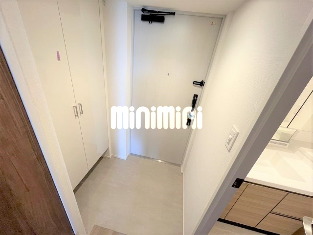 玄関　同タイプ別部屋の写真です