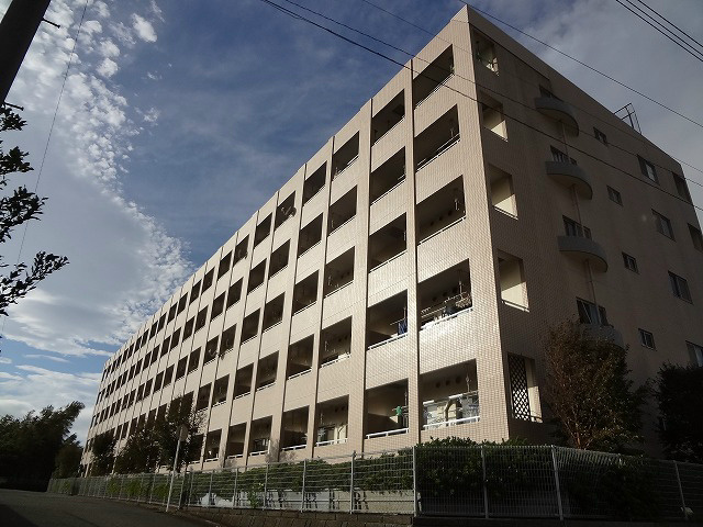 アズフローラいずみ野の建物外観