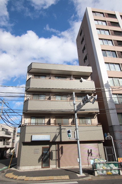 横浜市神奈川区西神奈川のマンションの建物外観