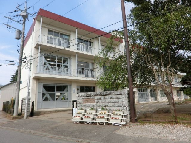 【千葉市緑区誉田町のアパートの小学校】