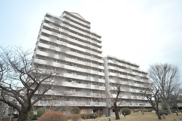 ＵＲコンフォール明神台の建物外観