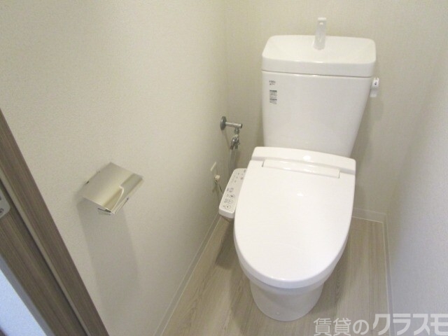 トイレ　冬場の強い味方温水洗浄便座です。