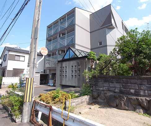 宇治市小倉町のアパートの建物外観