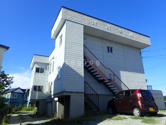 鈴蘭平岡の建物外観