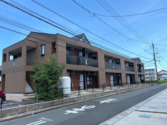 出雲市小山町のアパートの建物外観