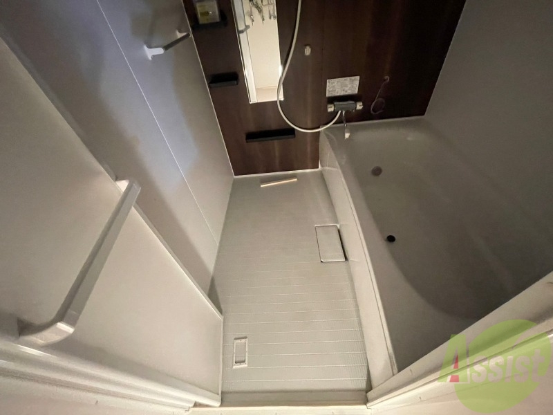 バス・シャワールーム　お風呂になります。一日の疲れを癒してくださいね