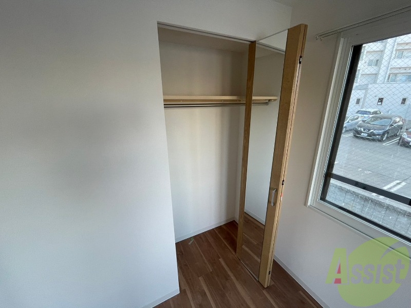 収納　クローゼットは奥行きもあり、荷物が多い方でも安心です。