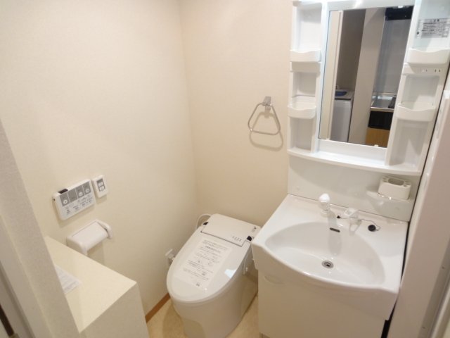 洗面設備　同物件別号室の写真