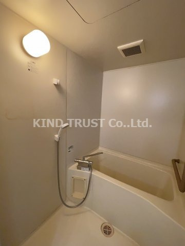 バス・シャワールーム　落ち着いた空間のお風呂です