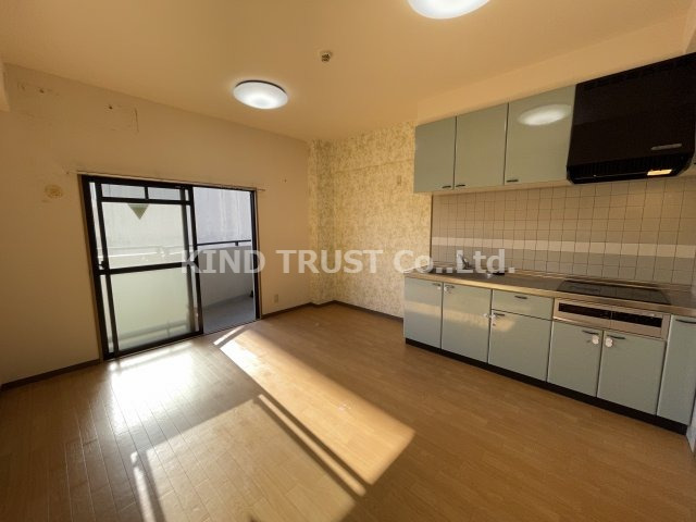 居室・リビング　こちらの居間で趣味の時間をお楽しみください