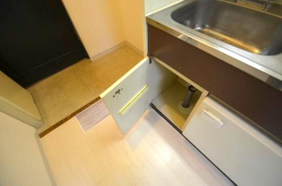 収納　キッチン下は収納スペースです。