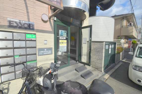 エントランス　シンプルなエントランスです。