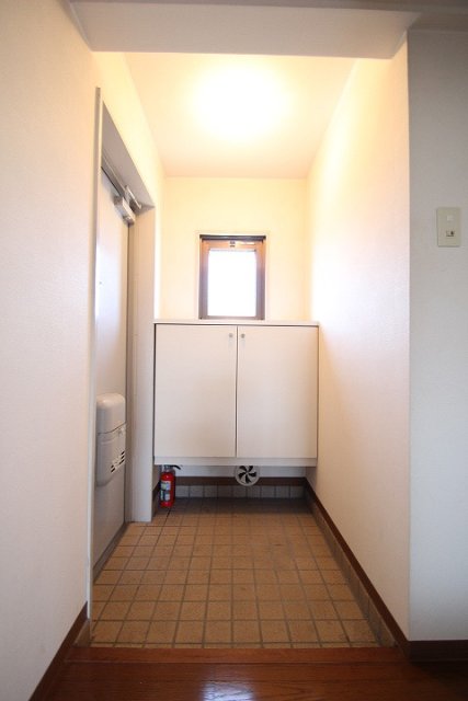 玄関　同物件、別号室のものです。