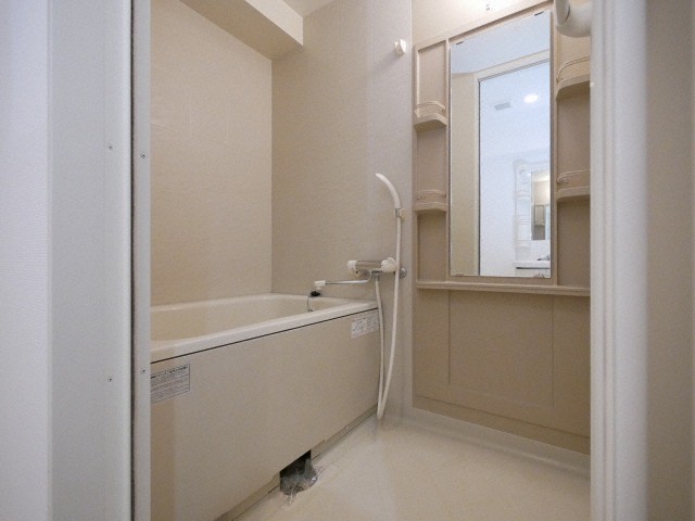 バス・シャワールーム　別部屋の写真です