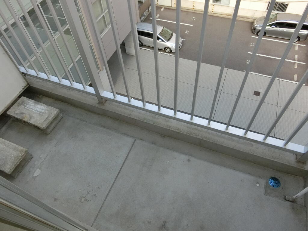 バルコニー　現況を優先させて頂きます。