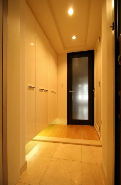 玄関　★《見学予約受け付け中》設備充実のハイグレード賃貸マンショ