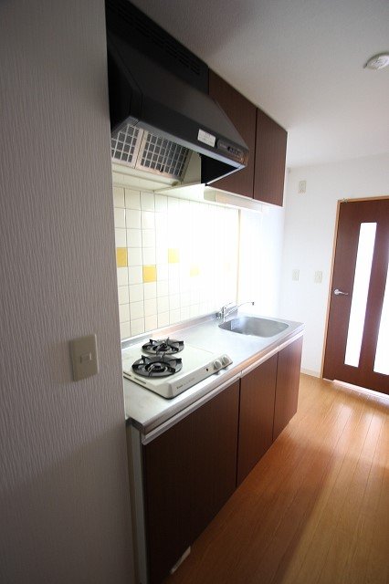キッチン　同物件、別号室のものです。