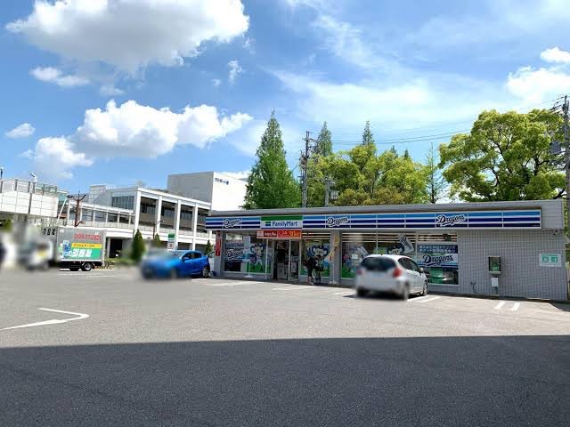 コンビニ　ファミリーマート ナゴヤドーム前店（コンビニ）まで460m