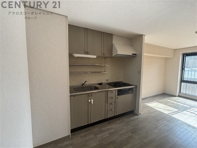 キッチン　壁付けキッチンでスペースを最大限有効活用できます！