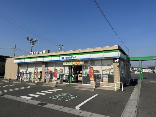 コンビニ　ファミリーマート　四日市東富田店（コンビニ）まで1052m