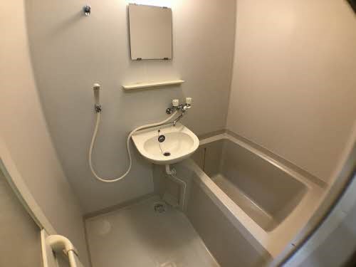 バス・シャワールーム　洗面台付のお風呂