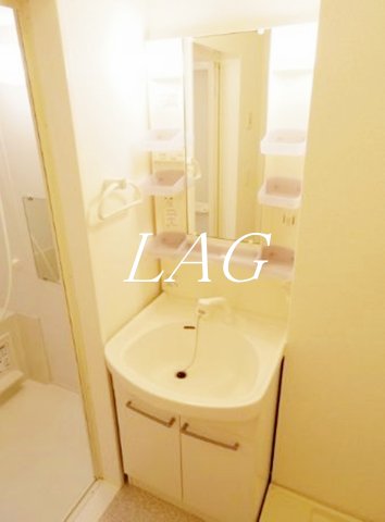 洗面設備　独立洗面台になります。