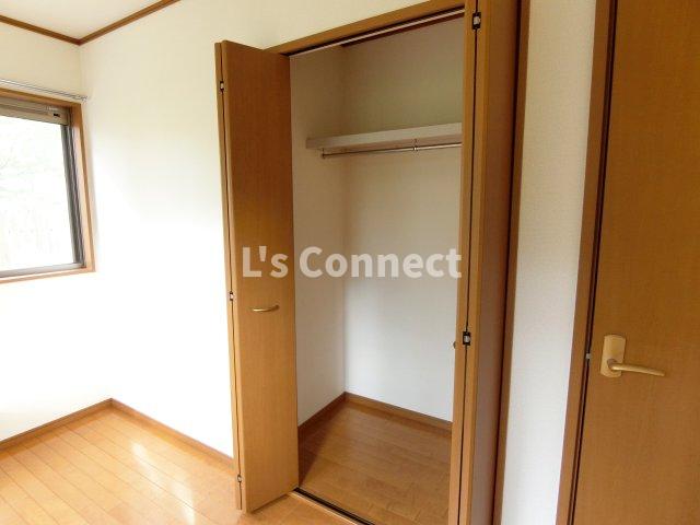 収納　各部屋にクローゼット付き。