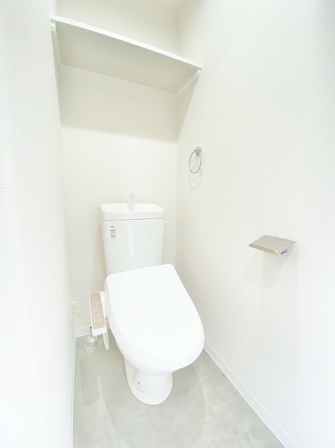 トイレ　温水洗浄便座・上部棚