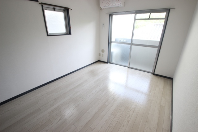 居室・リビング　角部屋のお部屋！