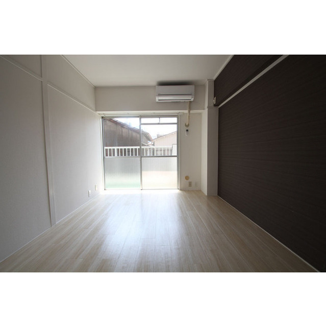 居室・リビング　内装写真は全て２０３号室です