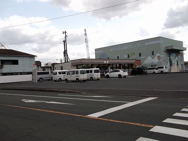 コンビニ　セブンイレブン中鶴店（コンビニ）まで550m