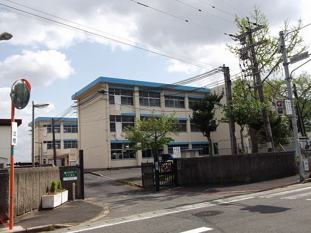 小学校　中間小学校（小学校）まで1100m