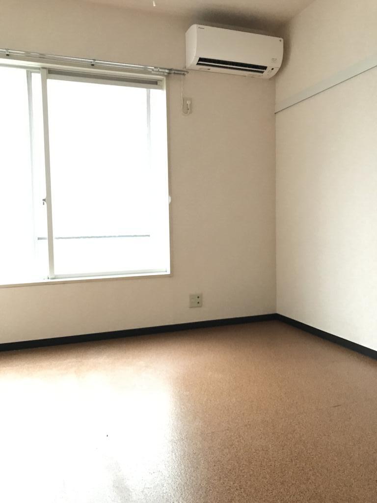 ラポール津田沼Aの居間写真