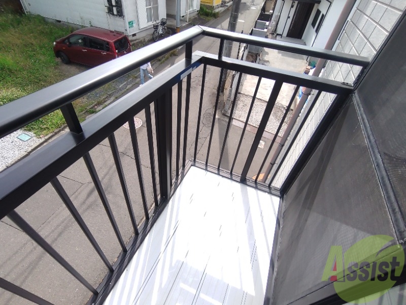 バルコニー　こちらのバルコニーで、洗濯物干しはバッチリです。