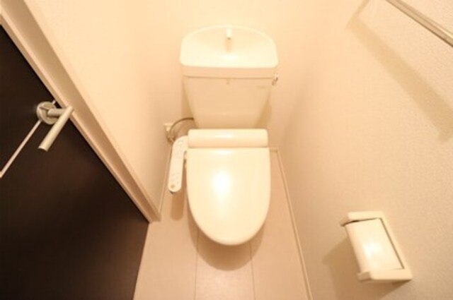 トイレ　温水洗浄暖房便座